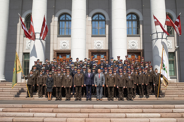 Bildē redzams Latvijas Nacionālās aizsardzības akadēmijas izlaidums