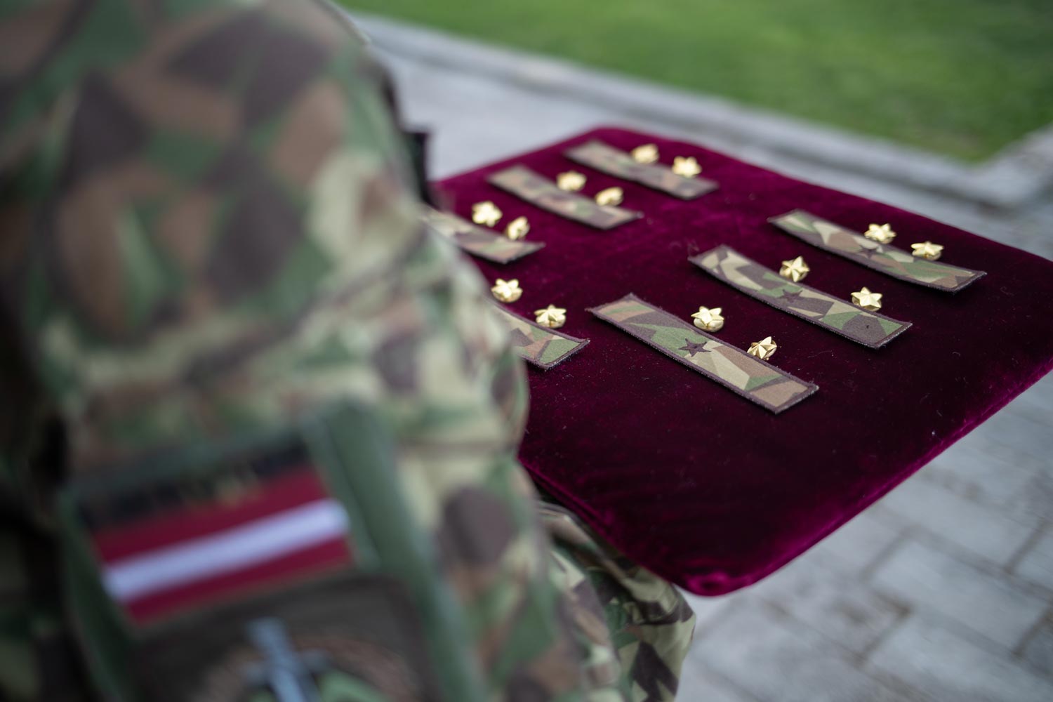 Nacionālo aizsardzības akadēmiju absolvējuši jaunie virsnieki